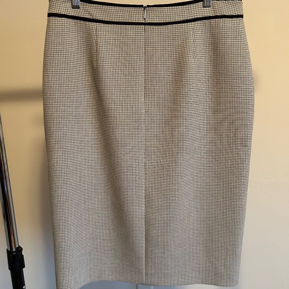 Hugo Boss Front and Back Zippered Plaid Pencil Skirt
